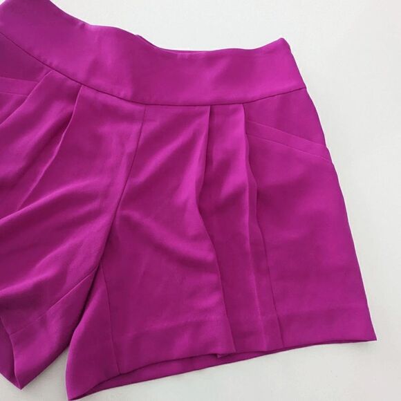 Women's LOFT High Waisted Shorts 0 Magenta Pleated Flirty Preppy Bold Artistic - Picture 3 of 8